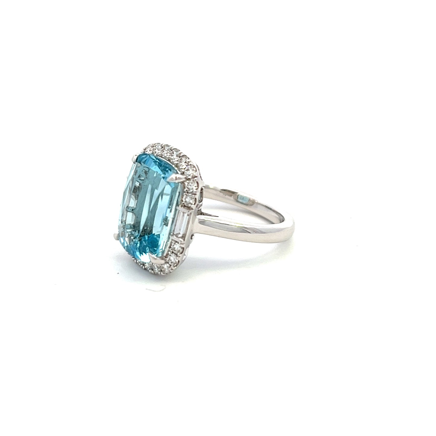 18ct White Gold 5.65cts Aquamarine And Diamond Ring Size N