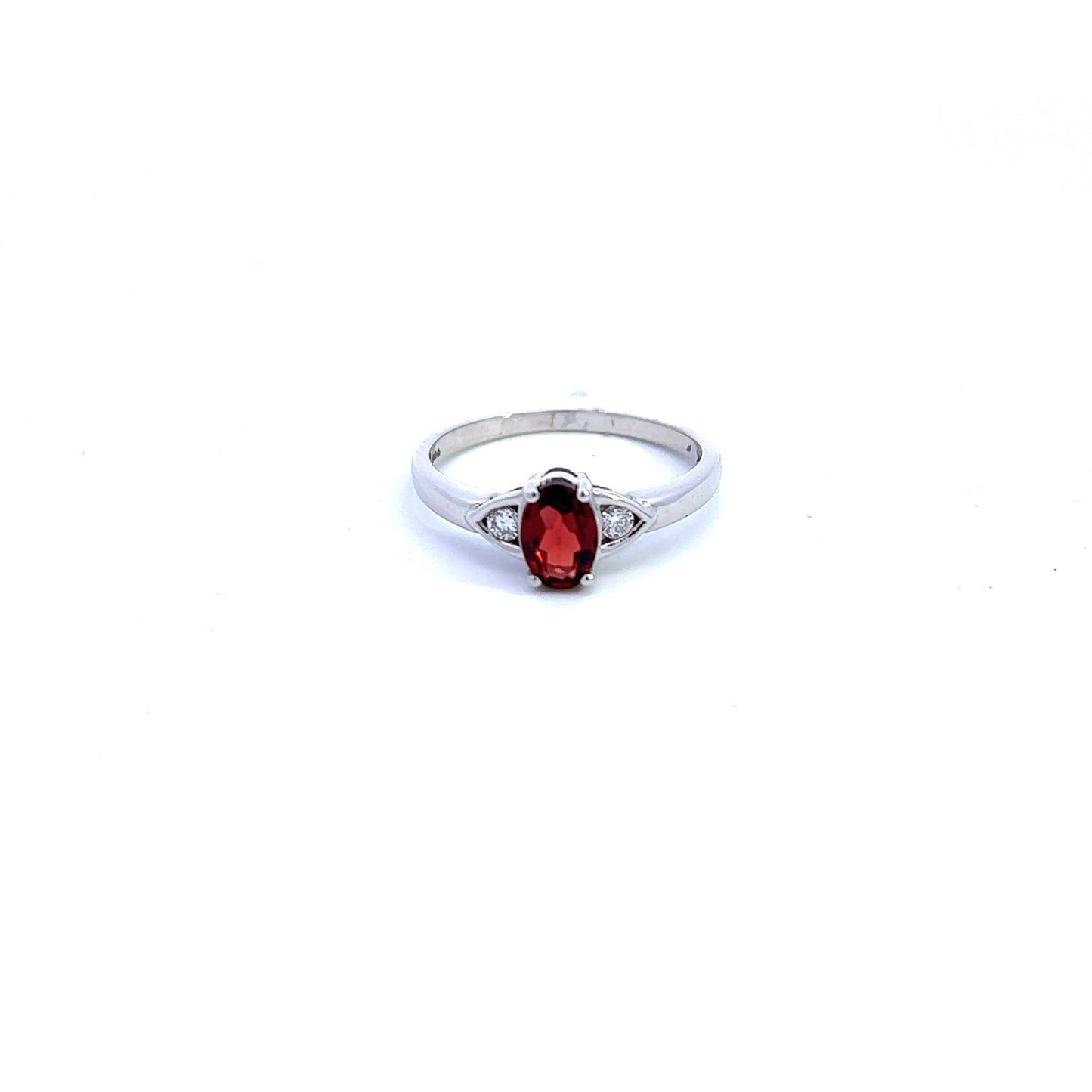 9ct White Gold Garnet and Diamond Ring Size P