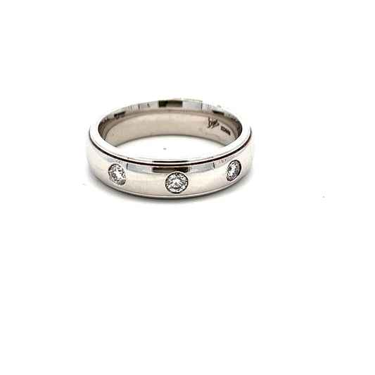 18ct White Gold and Three Diamond Ring Size U