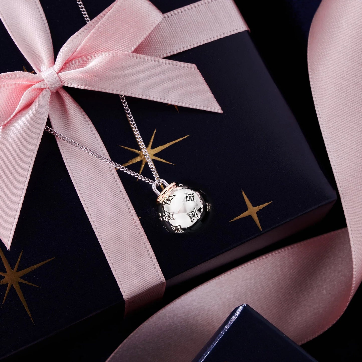Clogau Christmas Bauble & Chain 3SCCB0814