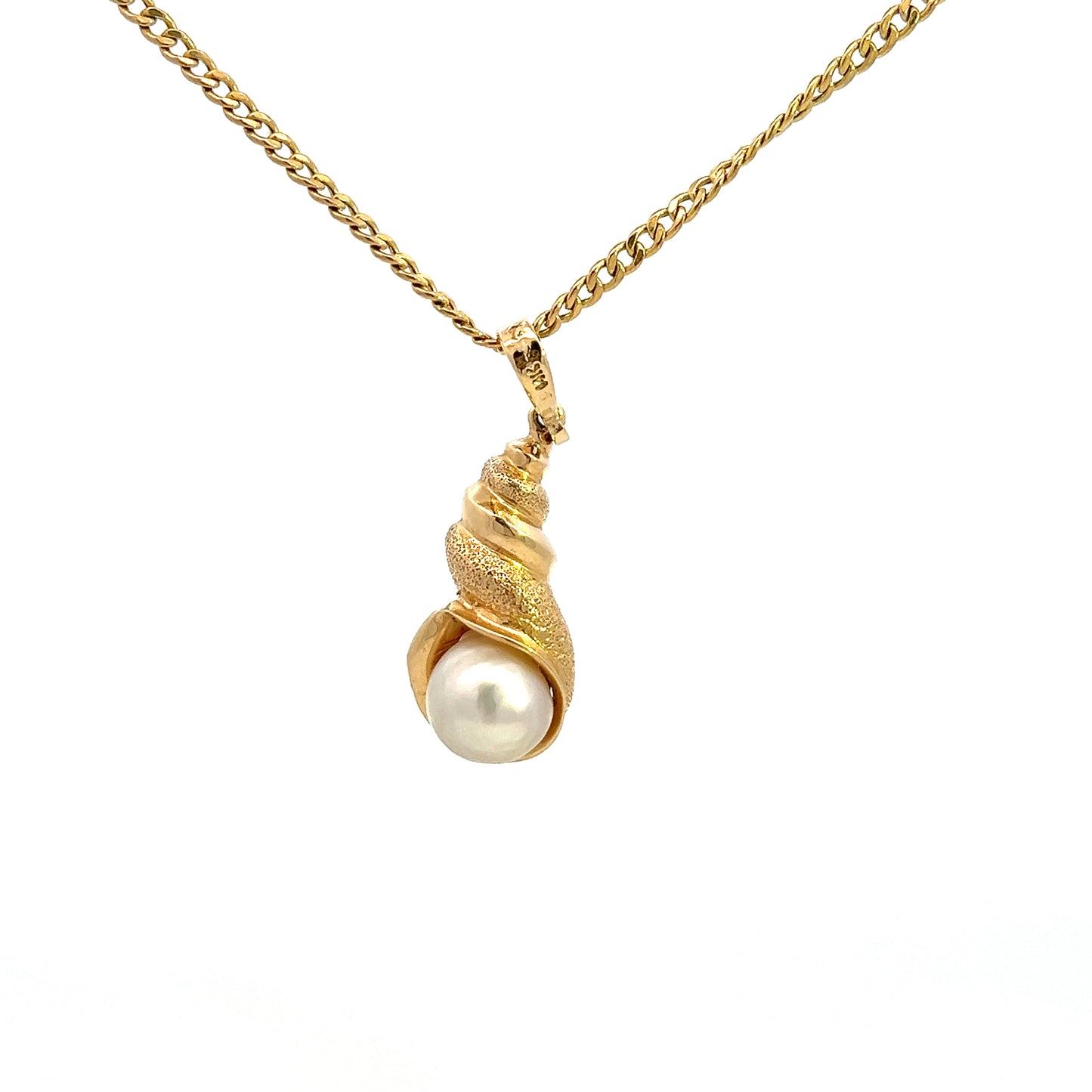 Pre-Owned Shell Design Pearl Necklace