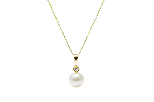 18ct Gold Freshwater Cultured Pearl Round 7.5-8mm Pearl And Diamond Pendant