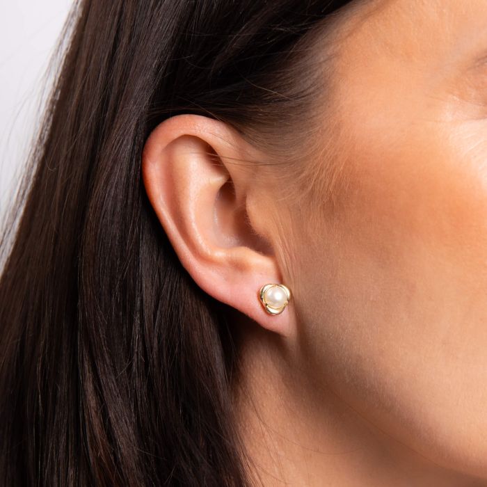 9ct Yellow Gold Freshwater Cultured Pearl 3 Petal Flower Stud Earrings