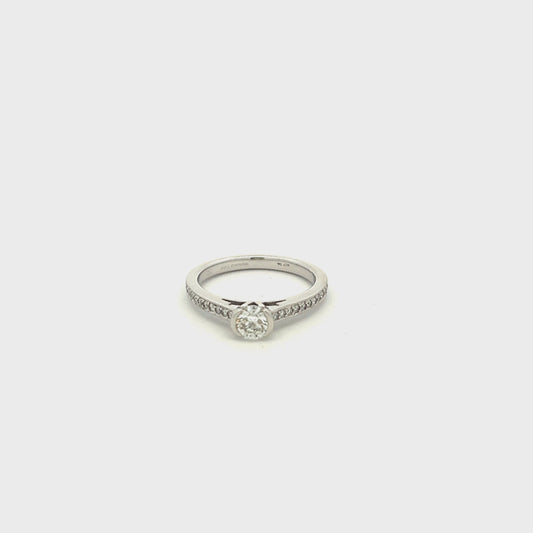 18ct White Gold Brilliant Cut Diamond Ring with Diamond Shoulders