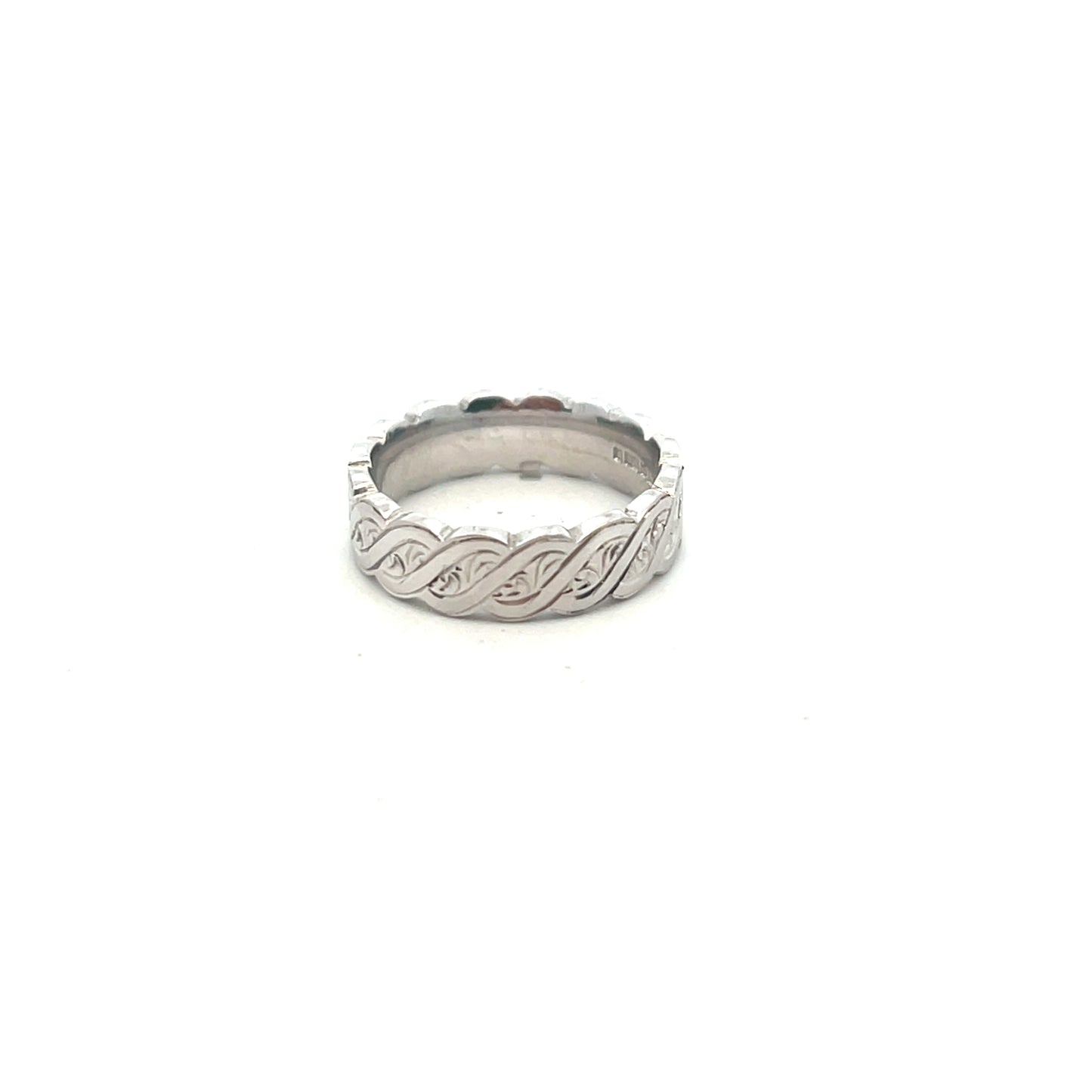 18ct White Gold Engraved Luxury Wavy Edge Ring Size N