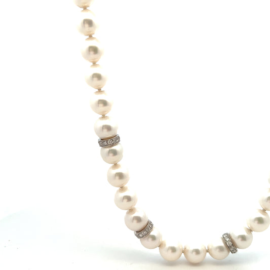 18ct White Gold Freshwater Cultured Pearl and Diamond Row Necklace