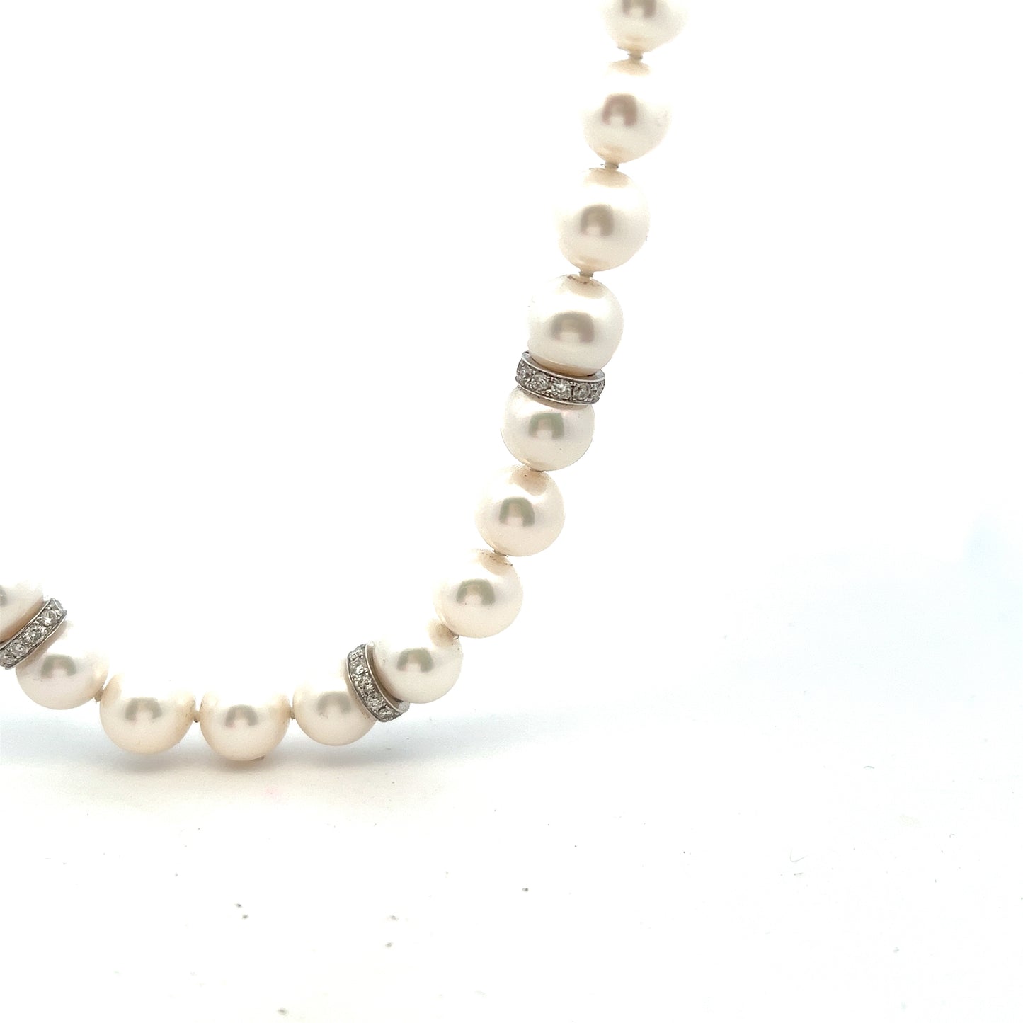 18ct White Gold Freshwater Cultured Pearl and Diamond Row Necklace