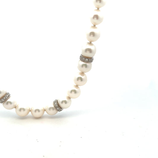 18ct White Gold Freshwater Cultured Pearl and Diamond Row Necklace