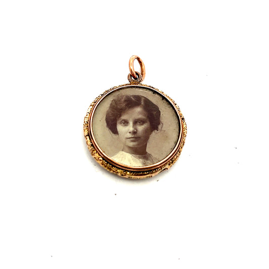 Pre-Owned 9ct Yellow Gold Edwardian Double Sided Photo Pendant